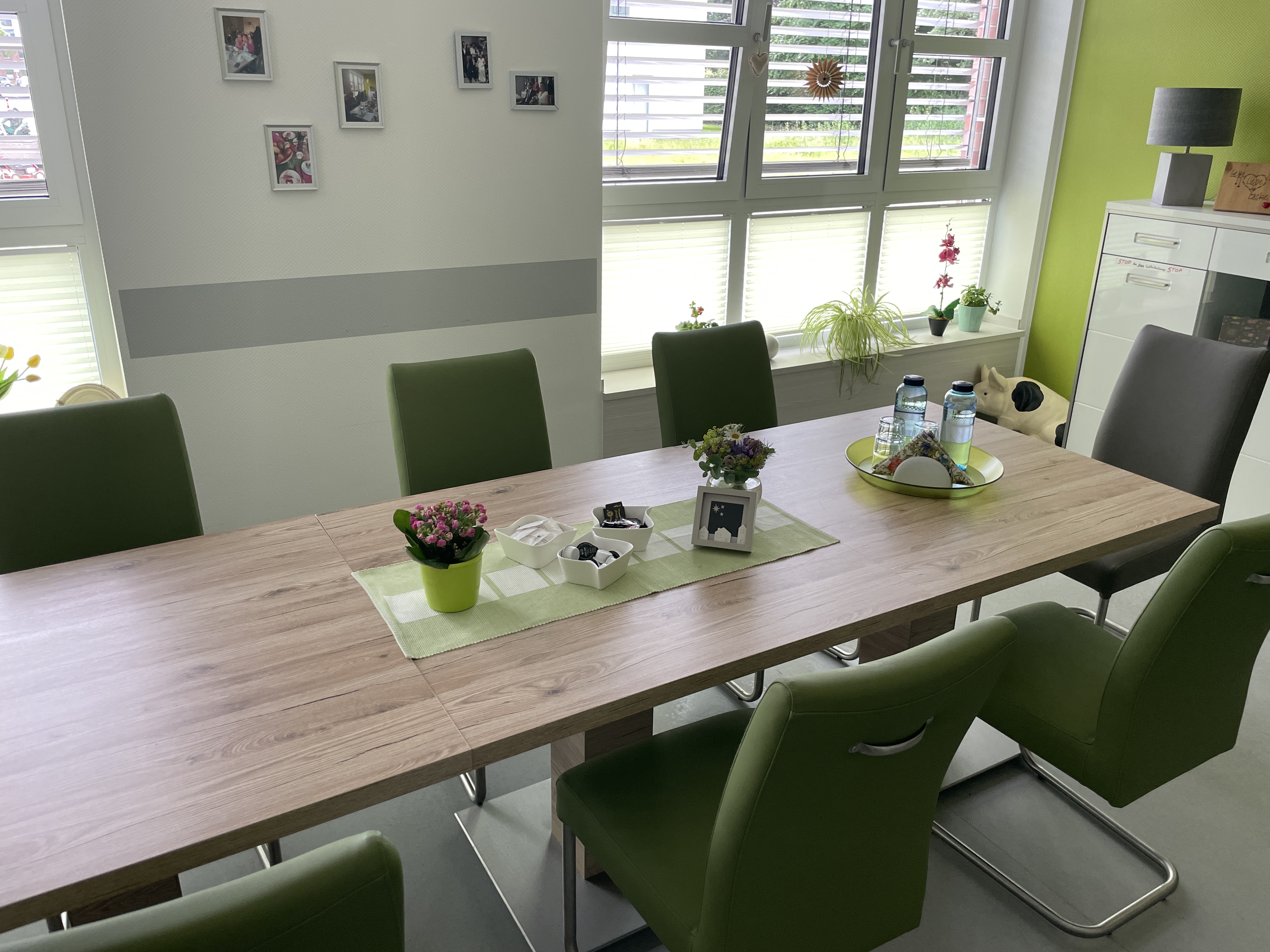 "Neue" St&uuml;hle f&uuml;r die Teek&uuml;che der Palliativstation